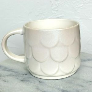 Starbucks Pearl White siren Mermaid Scales mug scallop pattern 14 oz white mug